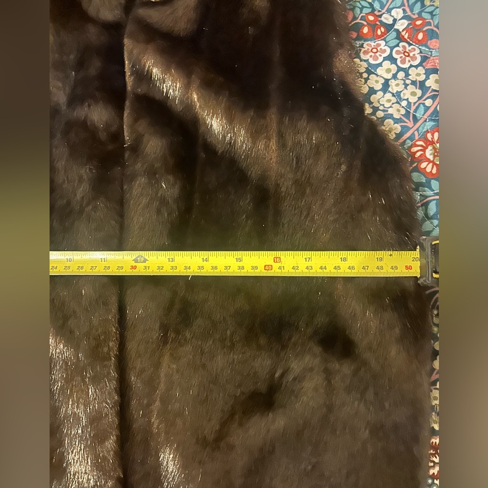 Jones New  YORK, Beautiful faux fur vest jacket is dark - Picture 6 of 11